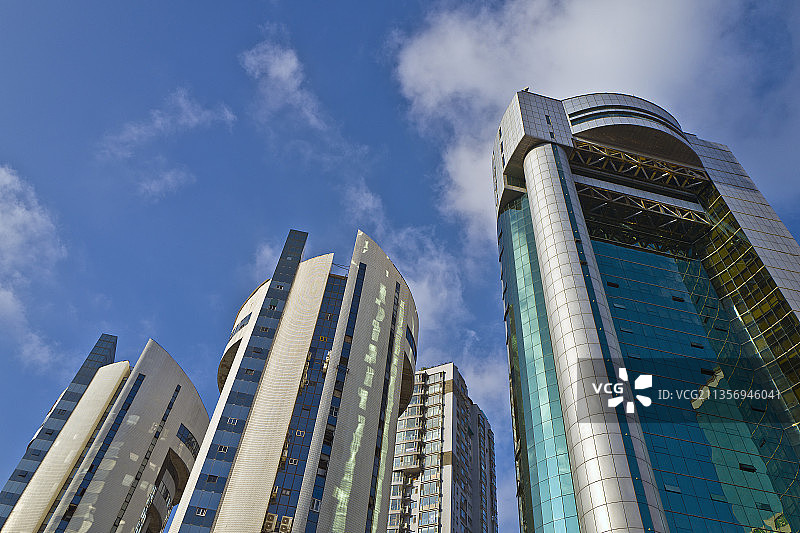 城市高楼晴天图片素材