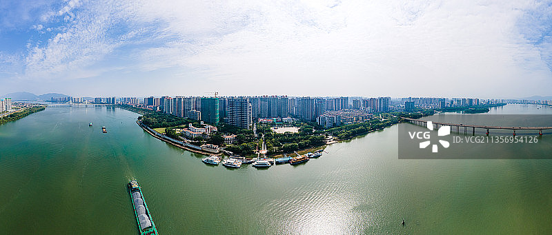 中国广东省清远市城市天际线全景图片素材