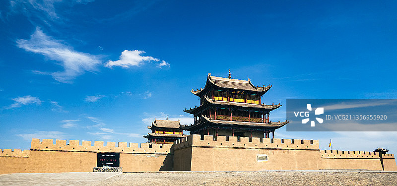 仰望甘肃嘉峪关雄关图片素材