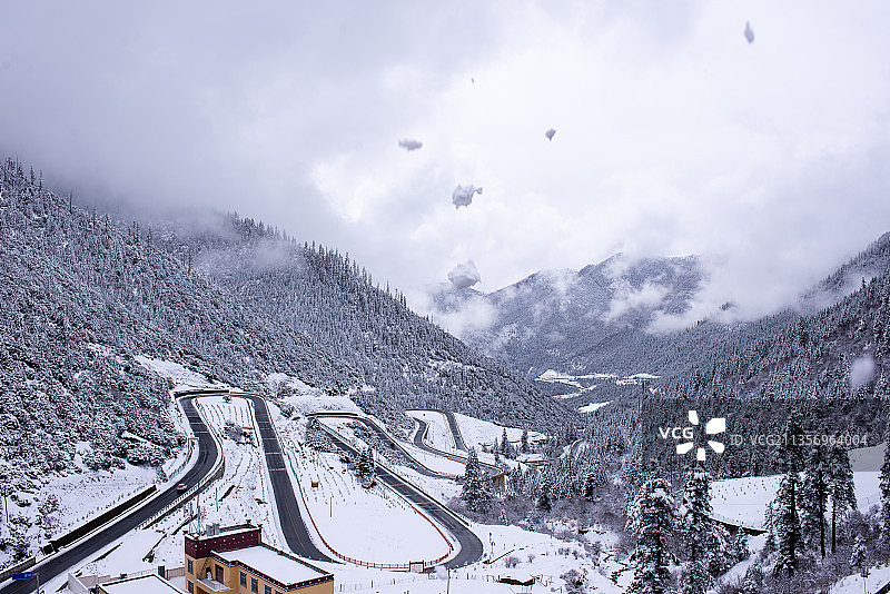 318天路十八弯图片素材