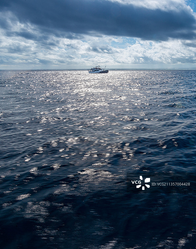 波光飞驰图片素材