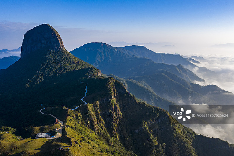 广西岑溪：天龙顶山地公园景美醉游人图片素材