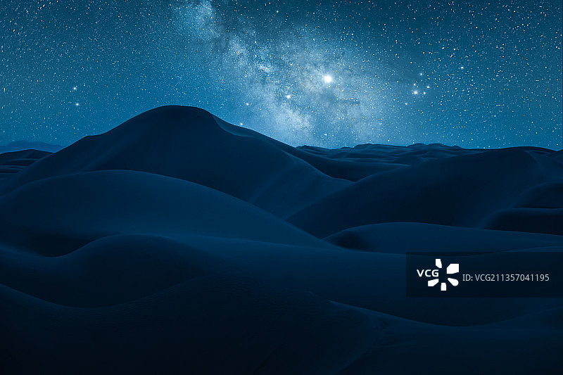 沙漠上的蓝色星空图片素材