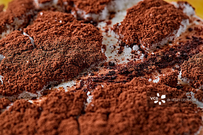 可可撒粉焦糖鲜奶酪布丁图片素材