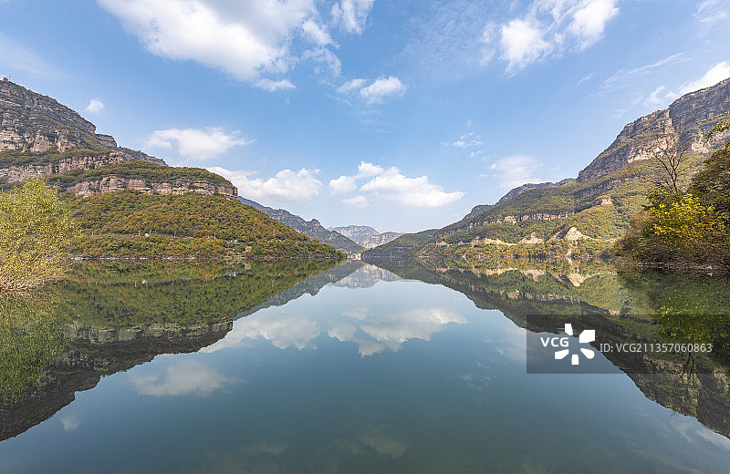 河南林州市石板岩乡太行山太行大峡谷平湖风光图片素材