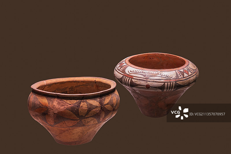 仰韶文化时期陶器-----白衣彩陶钵与花瓣纹彩陶钵图片素材