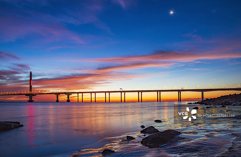 晨晓五彩嘉绍桥图片素材