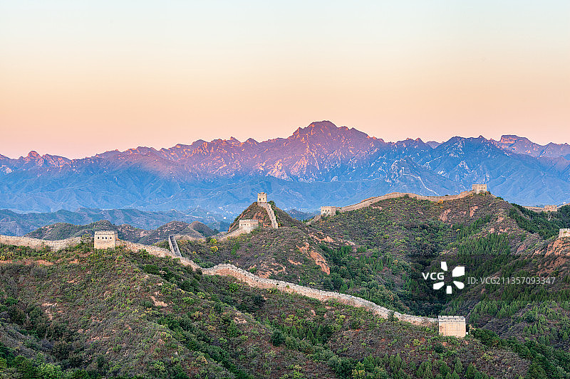 夏季日出时分金山岭长城图片素材