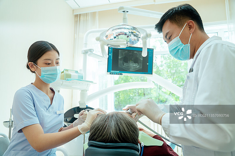 医生团队在工作图片素材