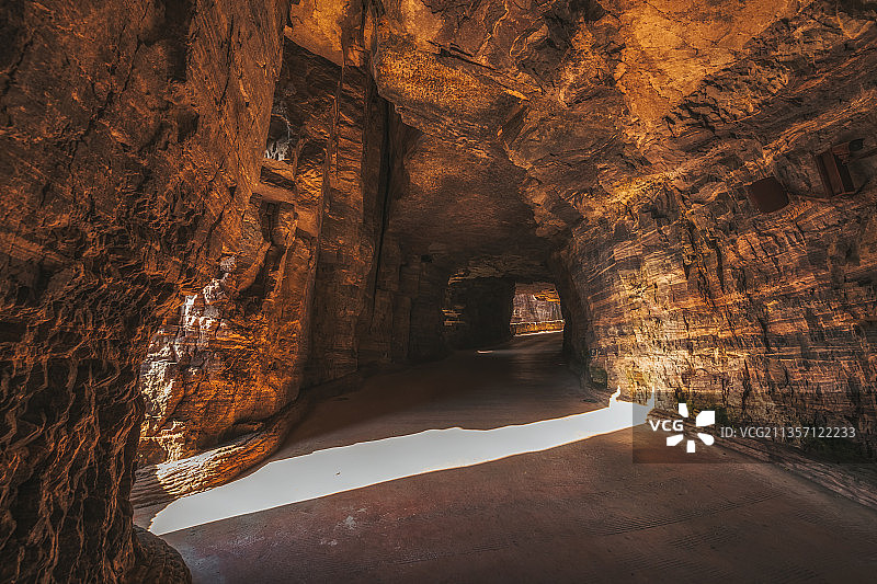 河南太行山新乡辉县万仙山景区郭亮挂壁公路绝壁长廊内部景观图片素材