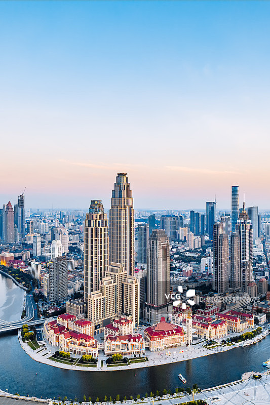 中国天津津湾广场CBD城市天际线黄昏航拍图片素材