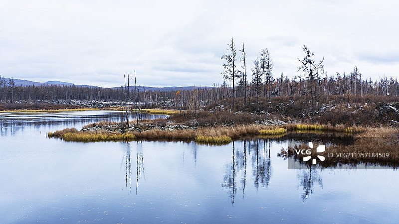 阿尔山杜鹃湖小雪图片素材