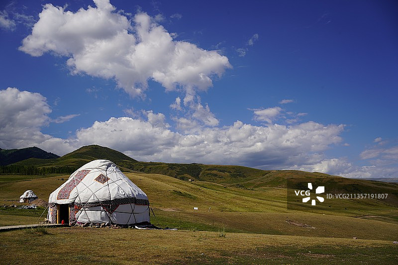 草原上的小房子图片素材