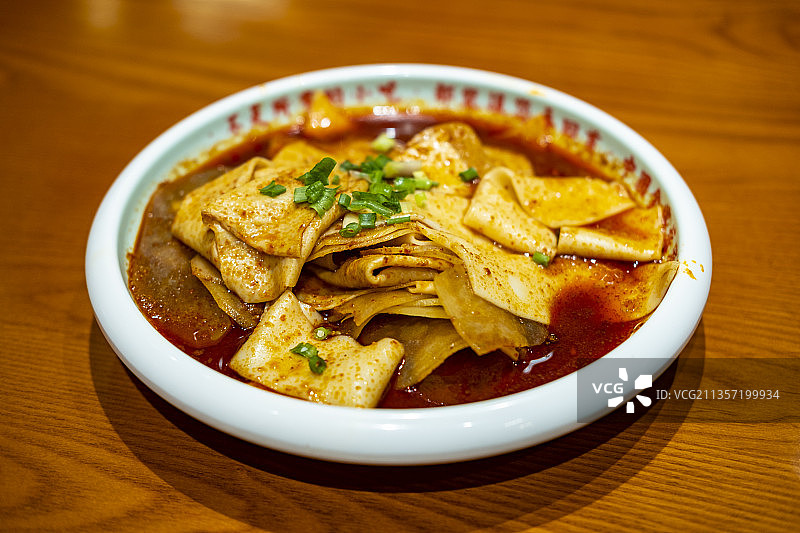 水洗酿皮油饼灰豆子洋芋片流汁宽粉图片素材