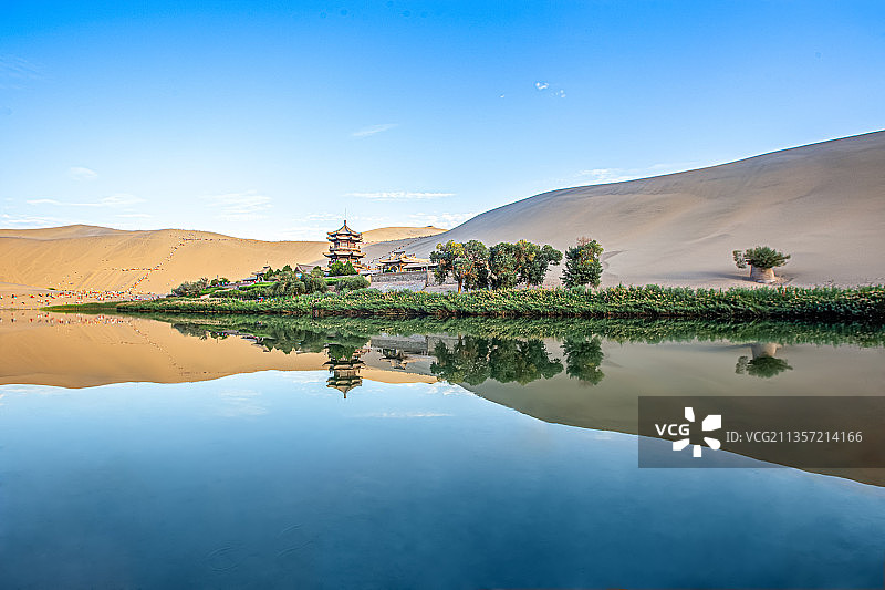 鸣沙山倒影图片素材