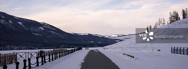 汽车新疆禾木道路广告图片素材
