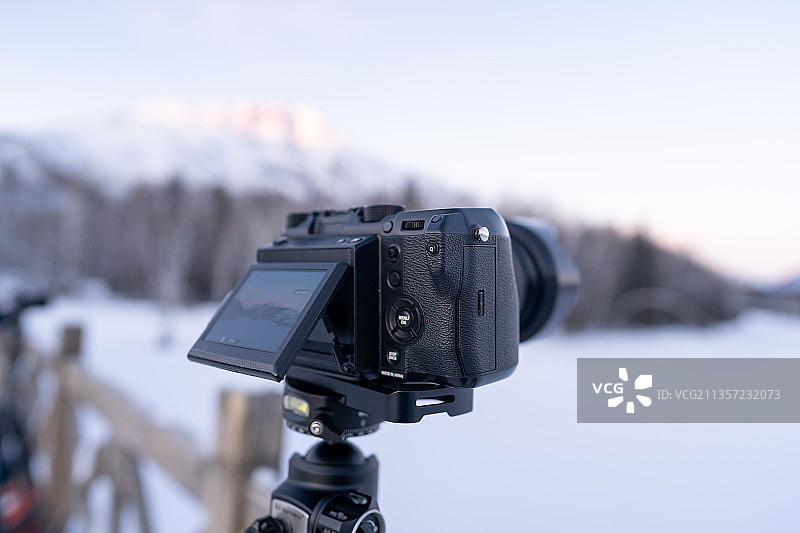 雪山下的富士相机图片素材