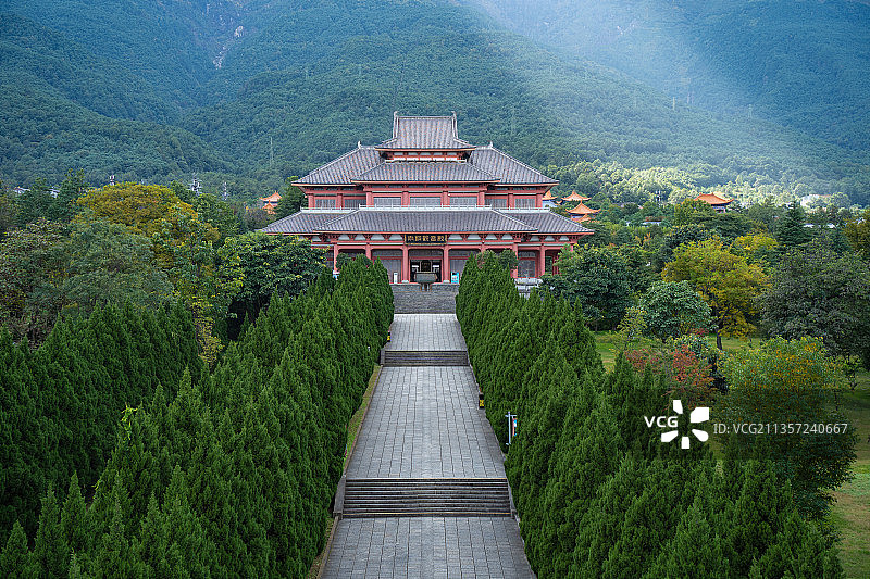 大理崇圣寺雨铜观音殿佛光普照图片素材