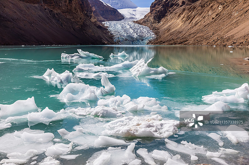 西藏日喀则曲登尼玛冰川图片素材