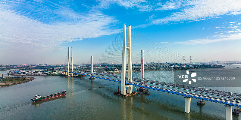 广东南沙港铁路跨西江特大桥图片素材