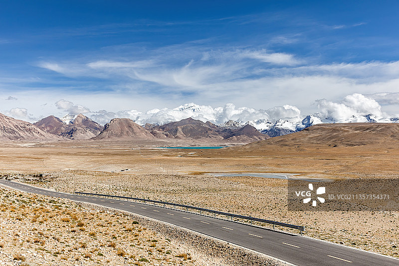 西藏日喀则康马县冲巴雍错图片素材