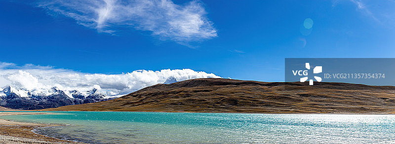 西藏日喀则康马县冲巴雍错图片素材