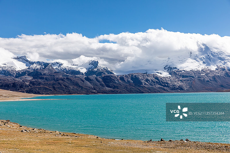 西藏日喀则康马县冲巴雍错图片素材