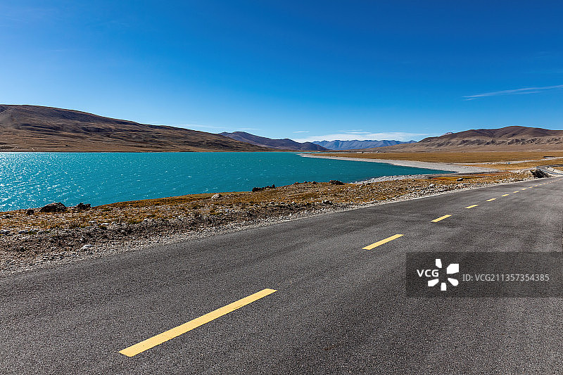 西藏日喀则康马县冲巴雍错图片素材