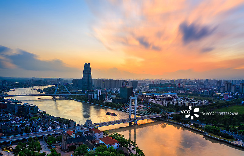 航拍浙江省宁波市鄞州区江北区宁波财富中心甬江都市风景图片素材