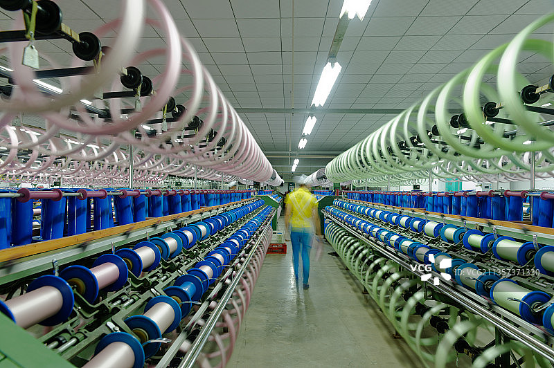 缫丝车间蚕丝加工图片素材