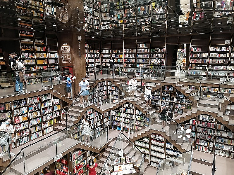 重庆“最美书店”钟书阁，触手可及满天星空图片素材