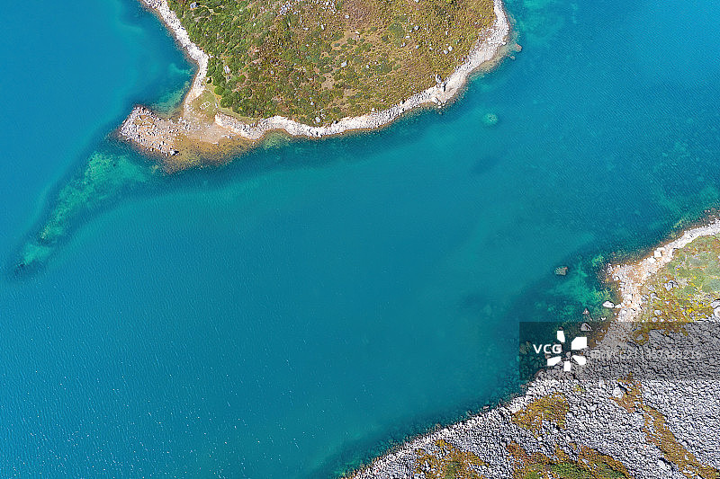 西藏山南白马林错与过拉卡日神山图片素材