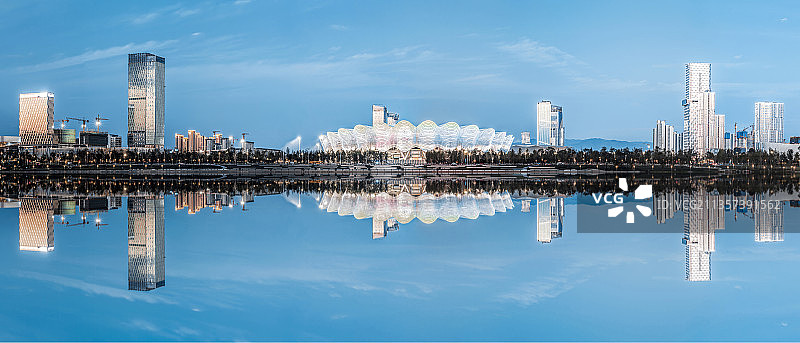 西安奥体中心夜景图片素材