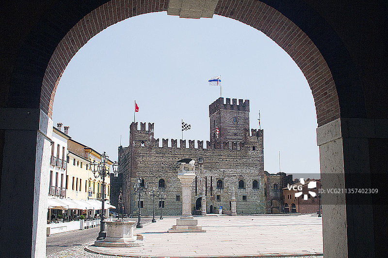 马洛斯蒂卡的下城堡图片素材