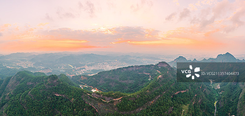 航拍广西玉林都峤山图片素材