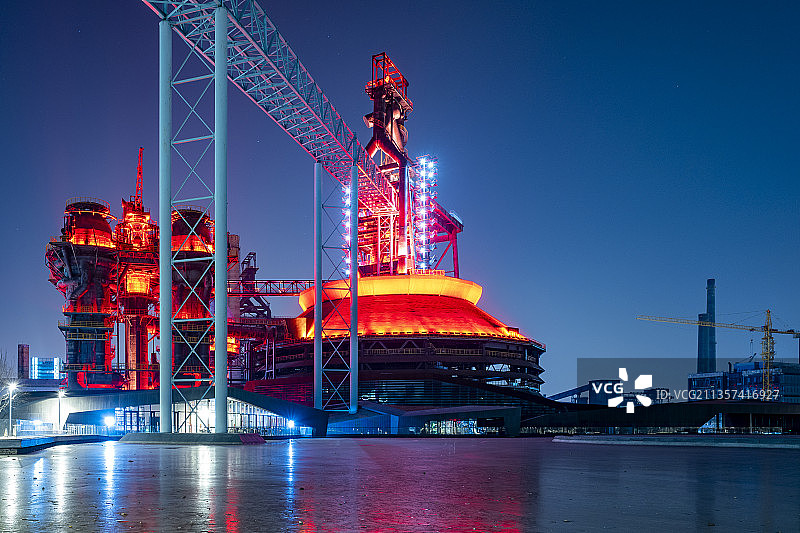 北京首钢工业园区高炉夜景灯光图片素材