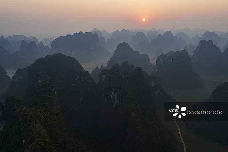 峰峦叠障图片素材