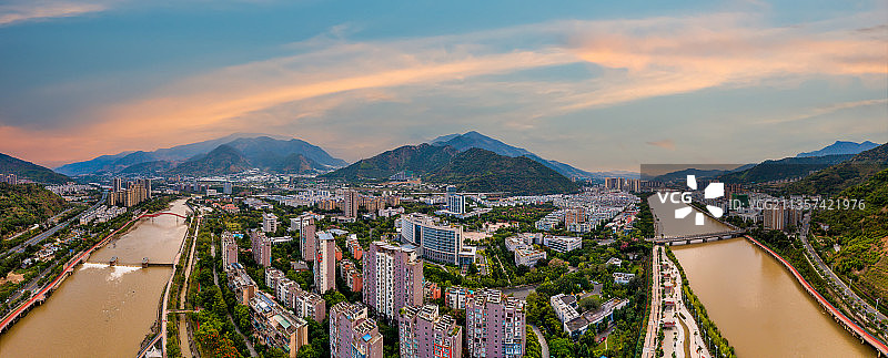 鸟瞰中国阳光康养之城米易县城市风光图片素材