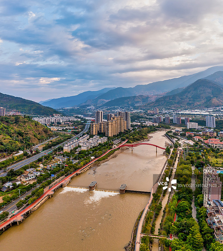 鸟瞰中国阳光康养之城米易县城市风光图片素材