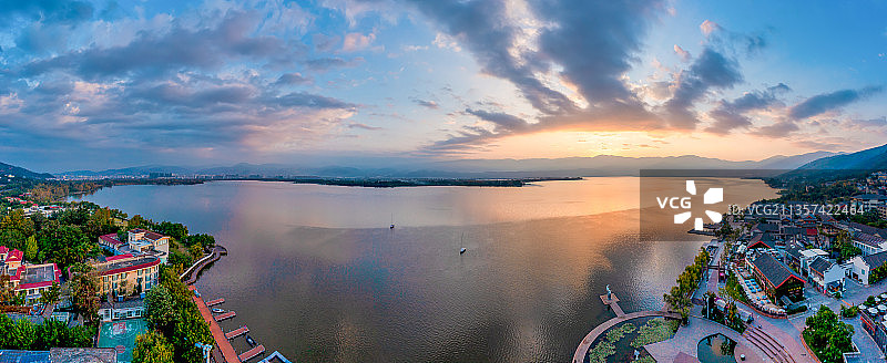 航拍西昌邛海湖光山色图片素材
