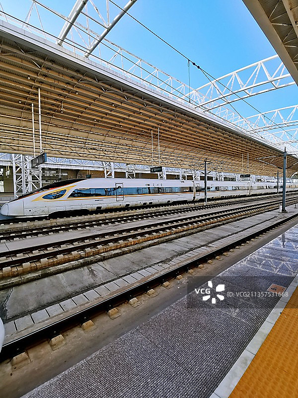 高铁～蓄势待发图片素材