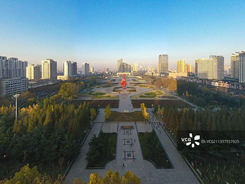 早晨临沂人民广场图片素材