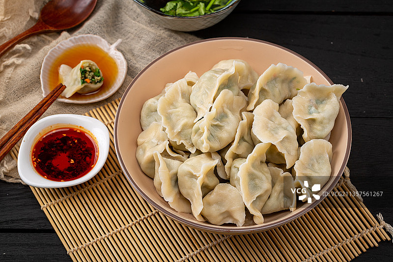 韭菜鸡蛋馅的饺子图片素材