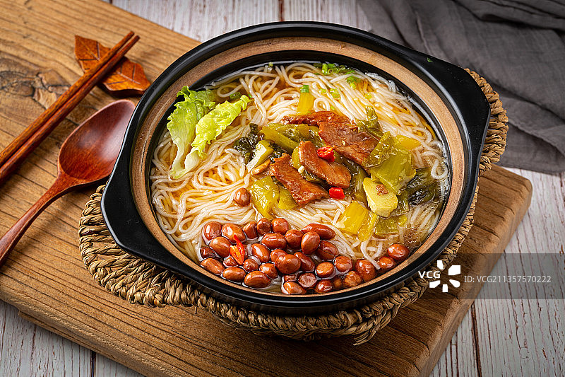 酸菜瘦肉米线图片素材