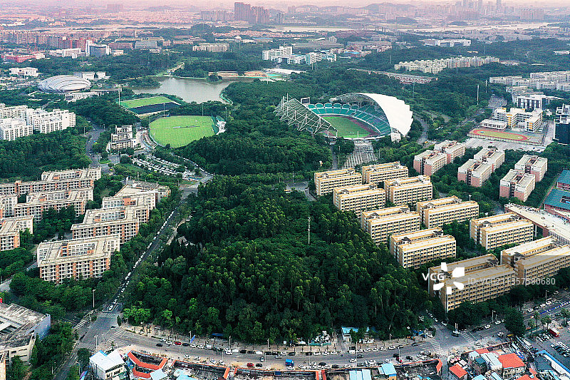 广东广州，广州大学城，小谷围岛，航拍视角，教育，校园，运动场图片素材