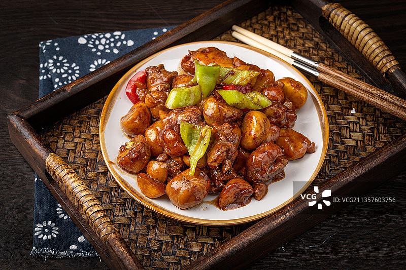 板栗炒鸡块图片素材