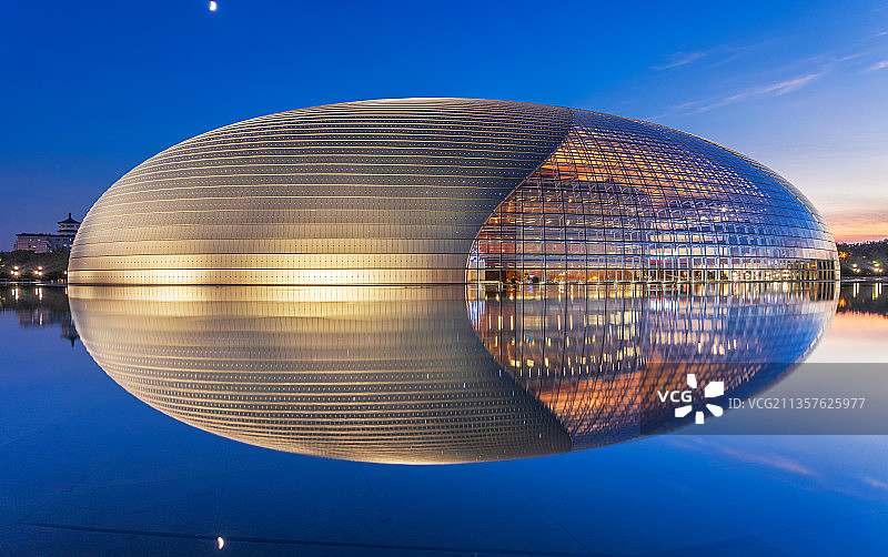 傍晚国家大剧院倒影图片素材