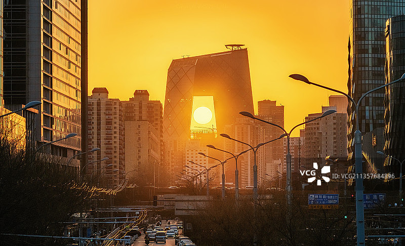 春分中央电视台总部大楼日落图片素材