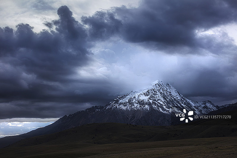 格聂神山。。图片素材
