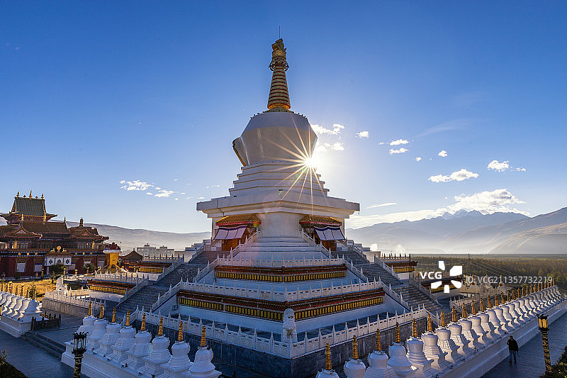 那仓白塔寺图片素材